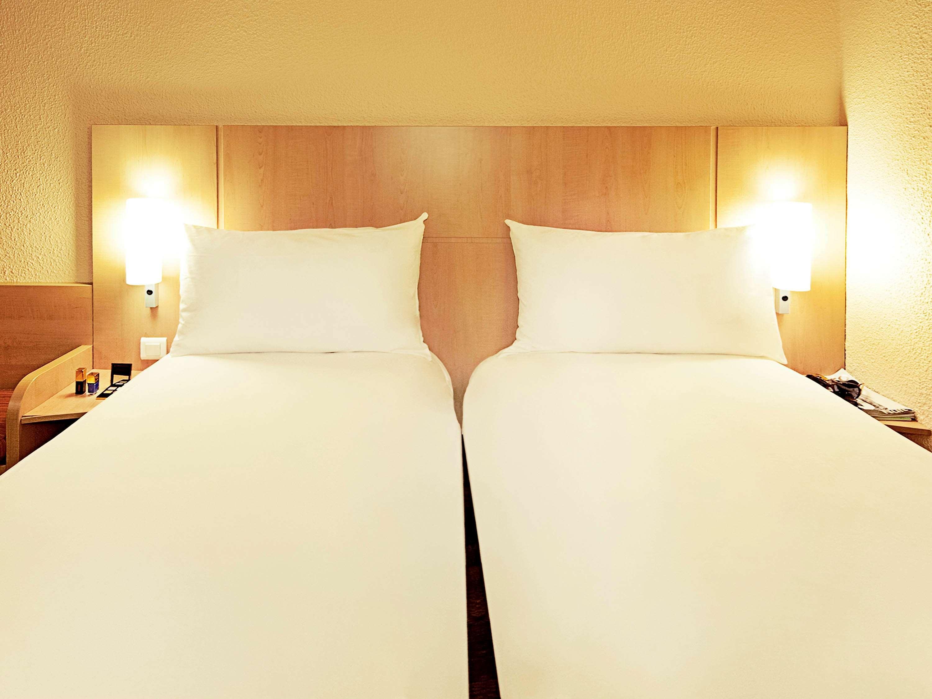 ไอบิส ชาร์ทร์ ซองทร์ กาเทรดาล Hotel ชาร์ตร ภายนอก รูปภาพ