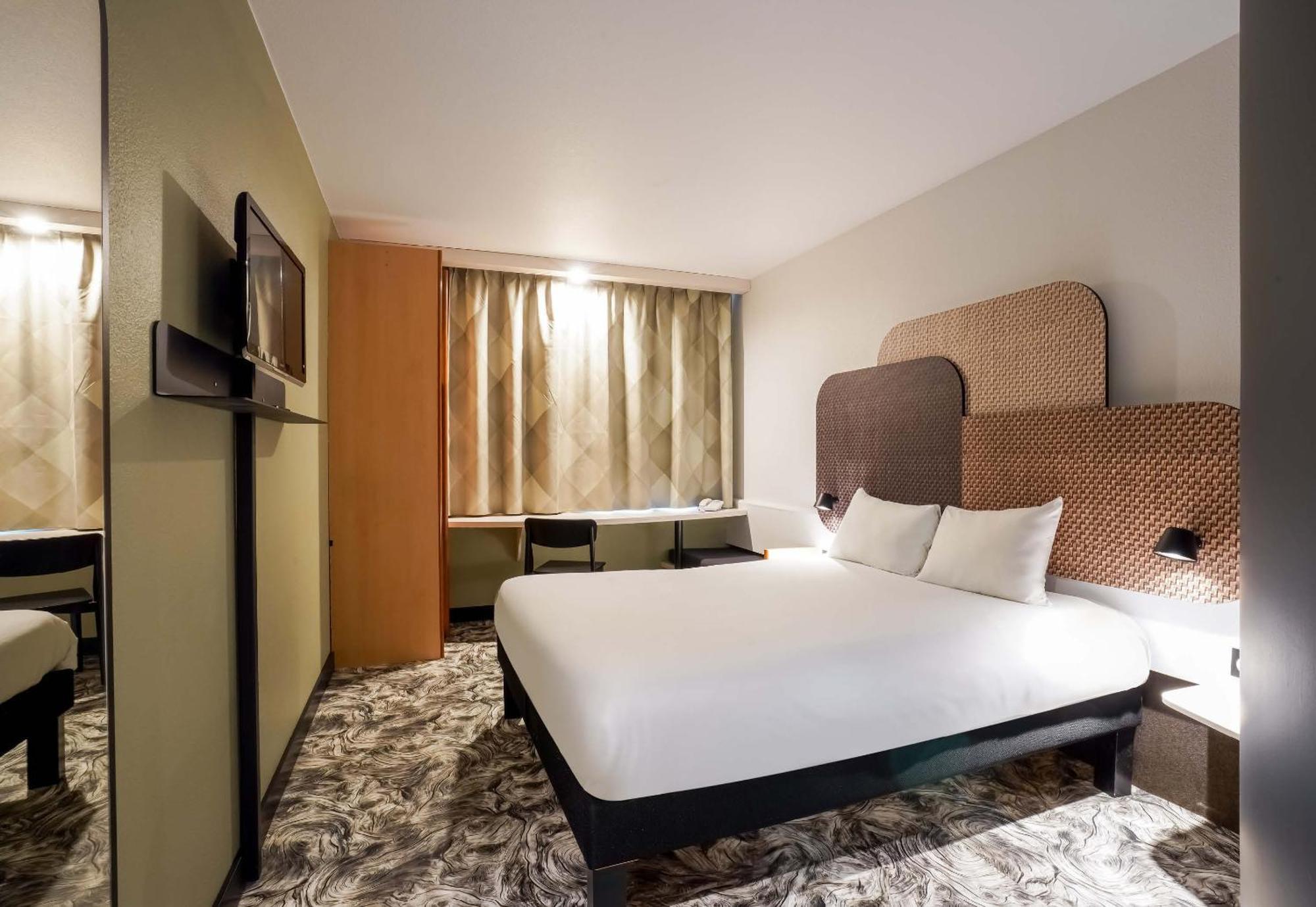 ไอบิส ชาร์ทร์ ซองทร์ กาเทรดาล Hotel ชาร์ตร ภายนอก รูปภาพ