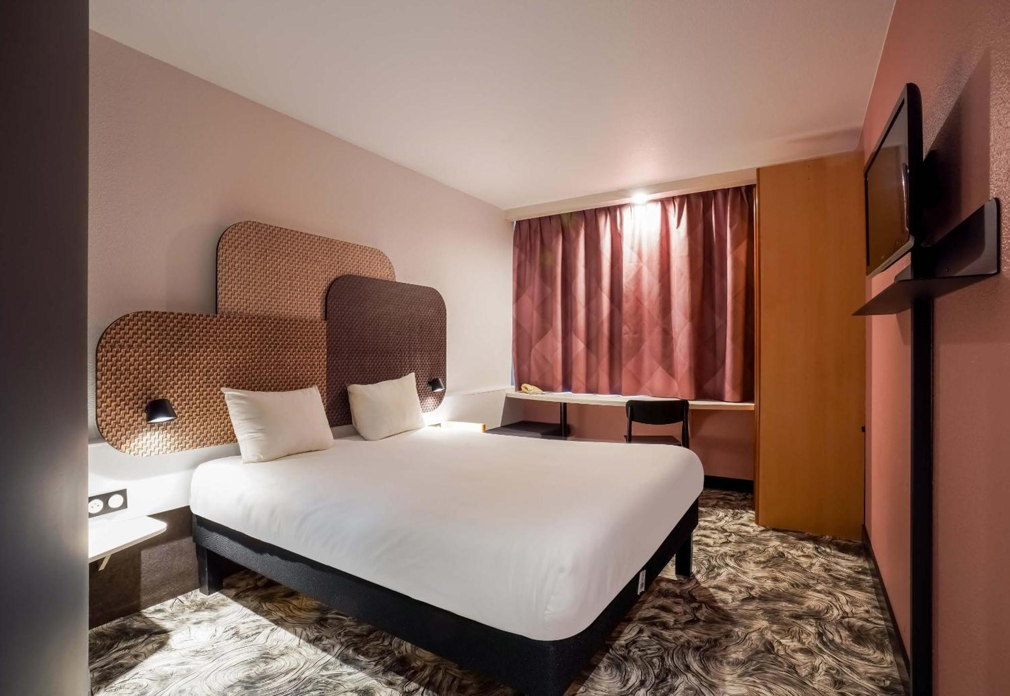 ไอบิส ชาร์ทร์ ซองทร์ กาเทรดาล Hotel ชาร์ตร ภายนอก รูปภาพ